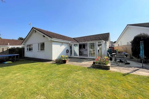 62 Chander Close, Ferndown, BH22 8DW