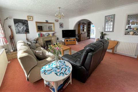 62 Chander Close, Ferndown, BH22 8DW