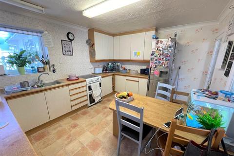 62 Chander Close, Ferndown, BH22 8DW
