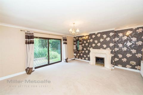 3 Braewood Close, Bury, BL9 7PG