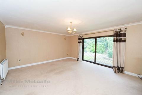 3 Braewood Close, Bury, BL9 7PG