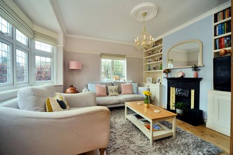 41 Hazlemere Gardens, Worcester Park, KT4 8AH