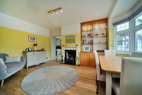 41 Hazlemere Gardens, Worcester Park, KT4 8AH