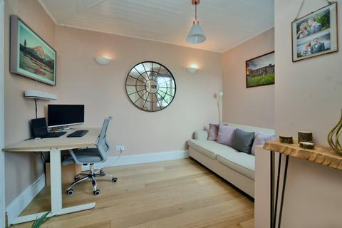 41 Hazlemere Gardens, Worcester Park, KT4 8AH