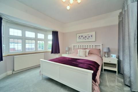 41 Hazlemere Gardens, Worcester Park, KT4 8AH