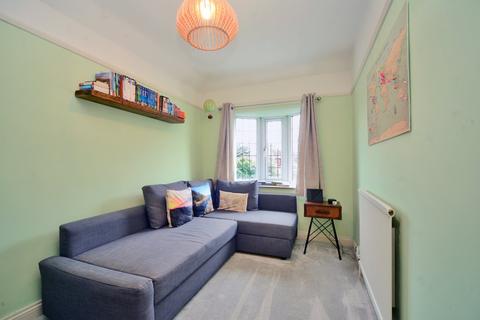 41 Hazlemere Gardens, Worcester Park, KT4 8AH