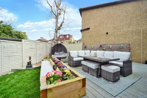 41 Hazlemere Gardens, Worcester Park, KT4 8AH