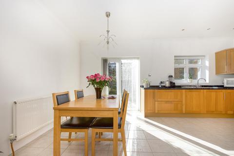 21 Kings Avenue, New Malden, KT3 4DU