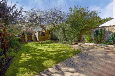 21 Kings Avenue, New Malden, KT3 4DU