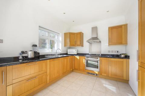 21 Kings Avenue, New Malden, KT3 4DU