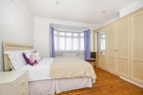 21 Kings Avenue, New Malden, KT3 4DU