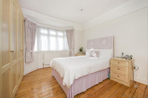 21 Kings Avenue, New Malden, KT3 4DU