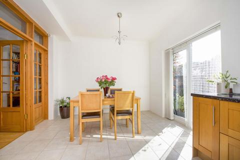 21 Kings Avenue, New Malden, KT3 4DU