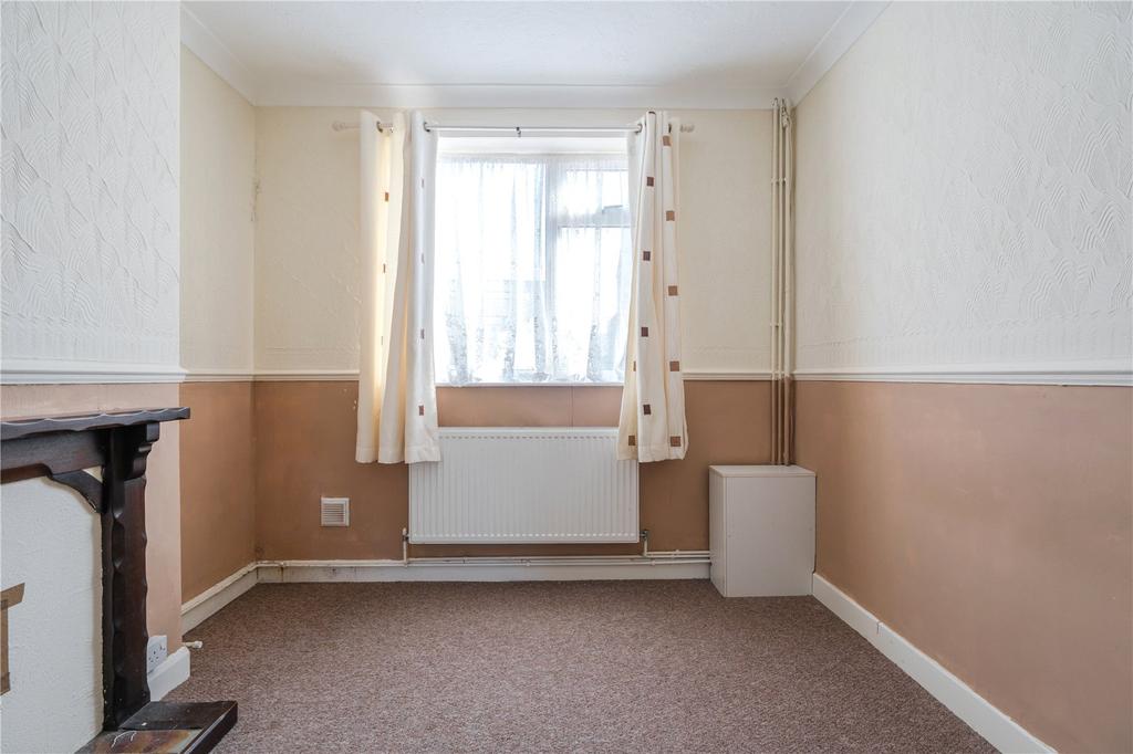 Julian Street, Grimsby, DN32 2 bed end of terrace house £70,000