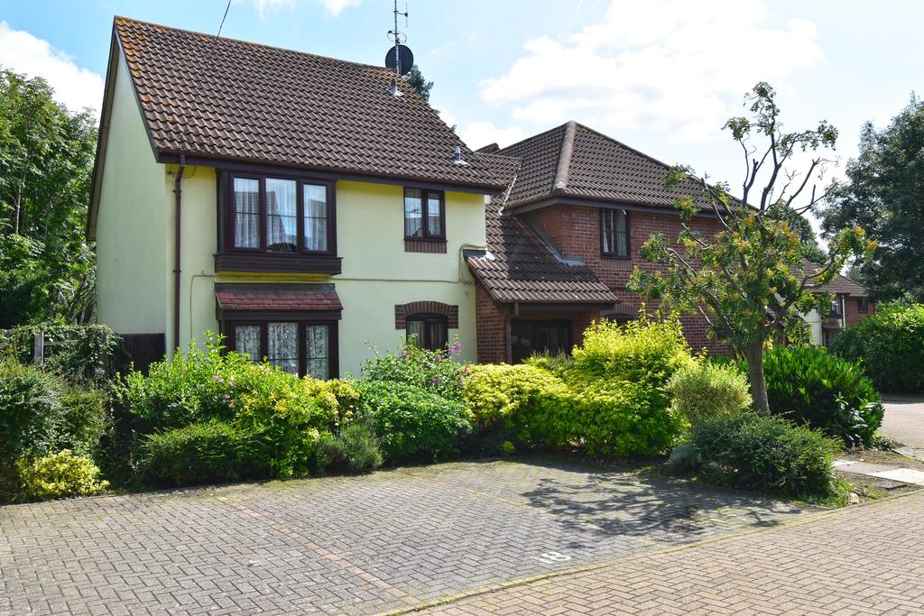 High Road, Broxbourne EN10 2 bed retirement property £245,000