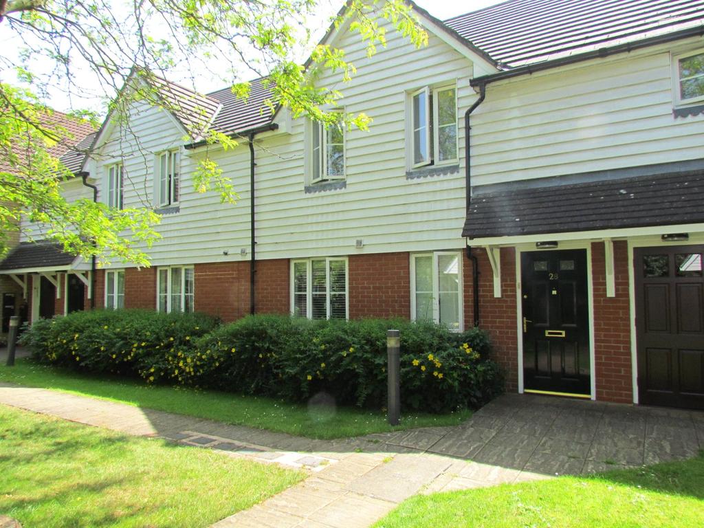 St James Gardens, Little Heath, Romford, RM6 3 bed £1,500