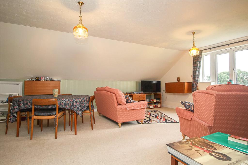 Strand Court, Chingswell Street, Bideford, EX39 2 bed penthouse £175,000