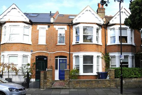 19 Deans Road, London, W7 3QD
