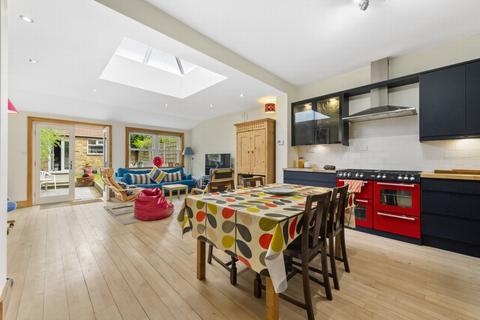 19 Deans Road, London, W7 3QD
