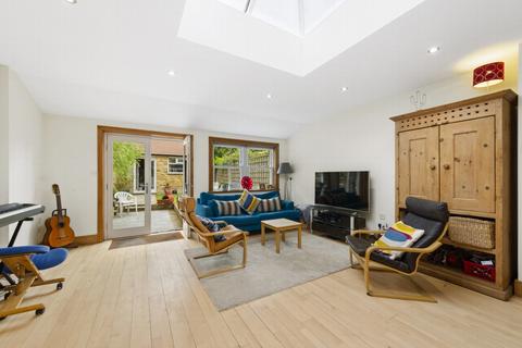 19 Deans Road, London, W7 3QD