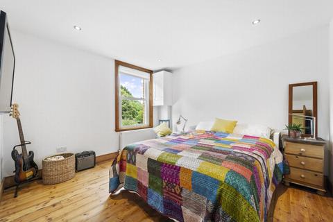 19 Deans Road, London, W7 3QD