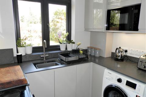 20 Randall Drive, Hornchurch, RM12 6SX