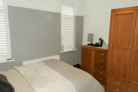 20 Randall Drive, Hornchurch, RM12 6SX