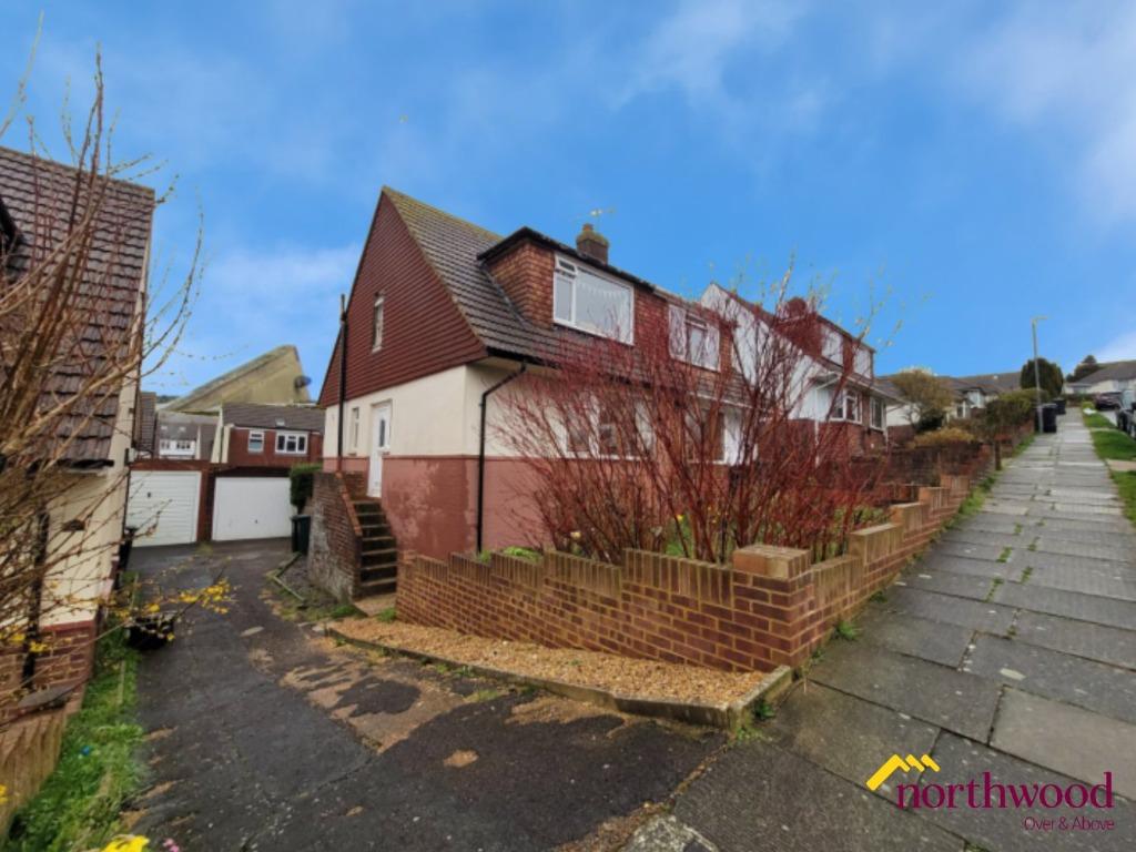 Graham Crescent, Brighton and Hove, BN41 2 bed terraced bungalow £