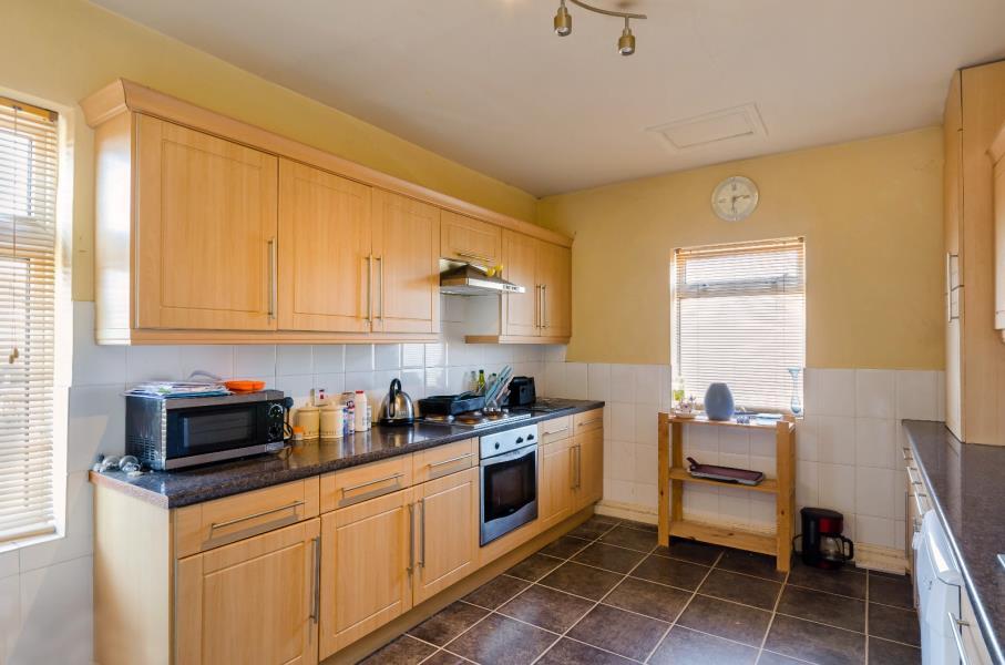 THE VILLAGE, STRENSALL, YORK, YO32 5XR 4 bed apartment £900 pcm (£208 pw)