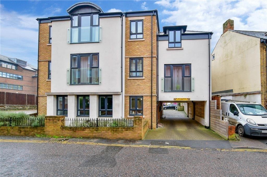Queen Anne Road Maidstone ME14 2 bed apartment £1,100 pcm (£254 pw)