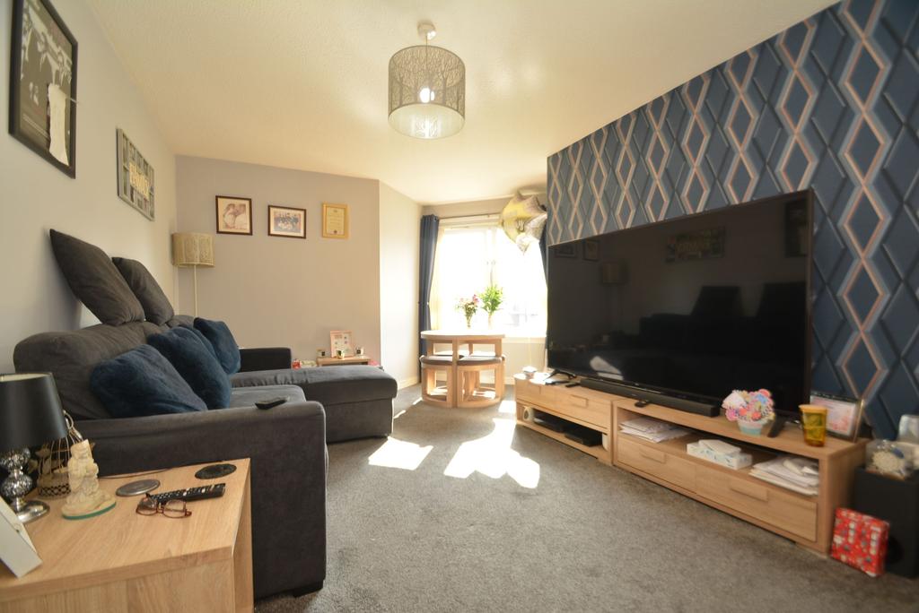 32 McLean Place, PAISLEY, PA3 2DG 1 bed flat £48,000