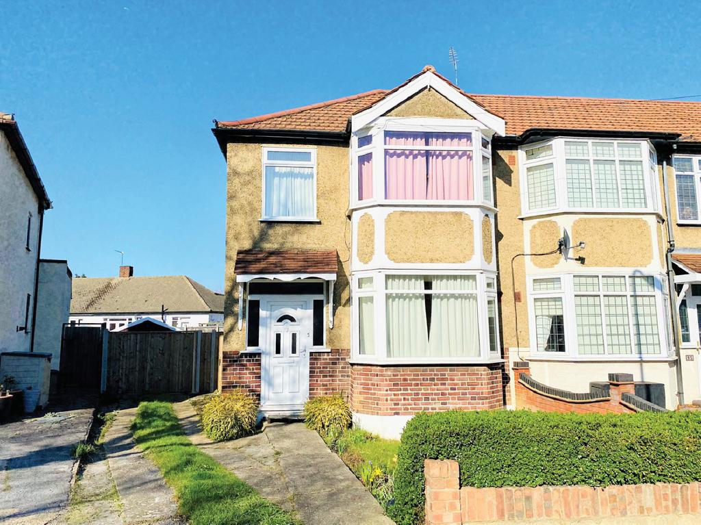 93 Belgrave Avenue Gidea Park Romford 3 Bed End Of Terrace House £