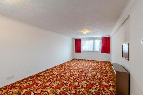 11 Carlton Close, Upminster, RM14 2YR