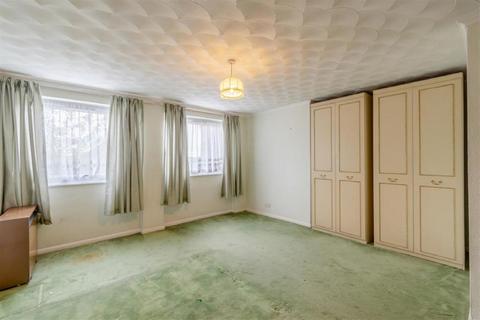 11 Carlton Close, Upminster, RM14 2YR