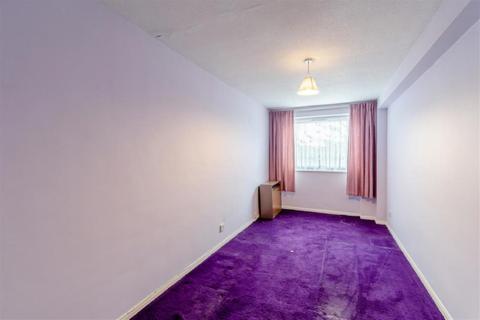 11 Carlton Close, Upminster, RM14 2YR