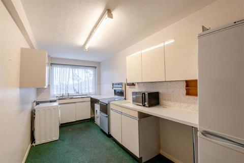 11 Carlton Close, Upminster, RM14 2YR