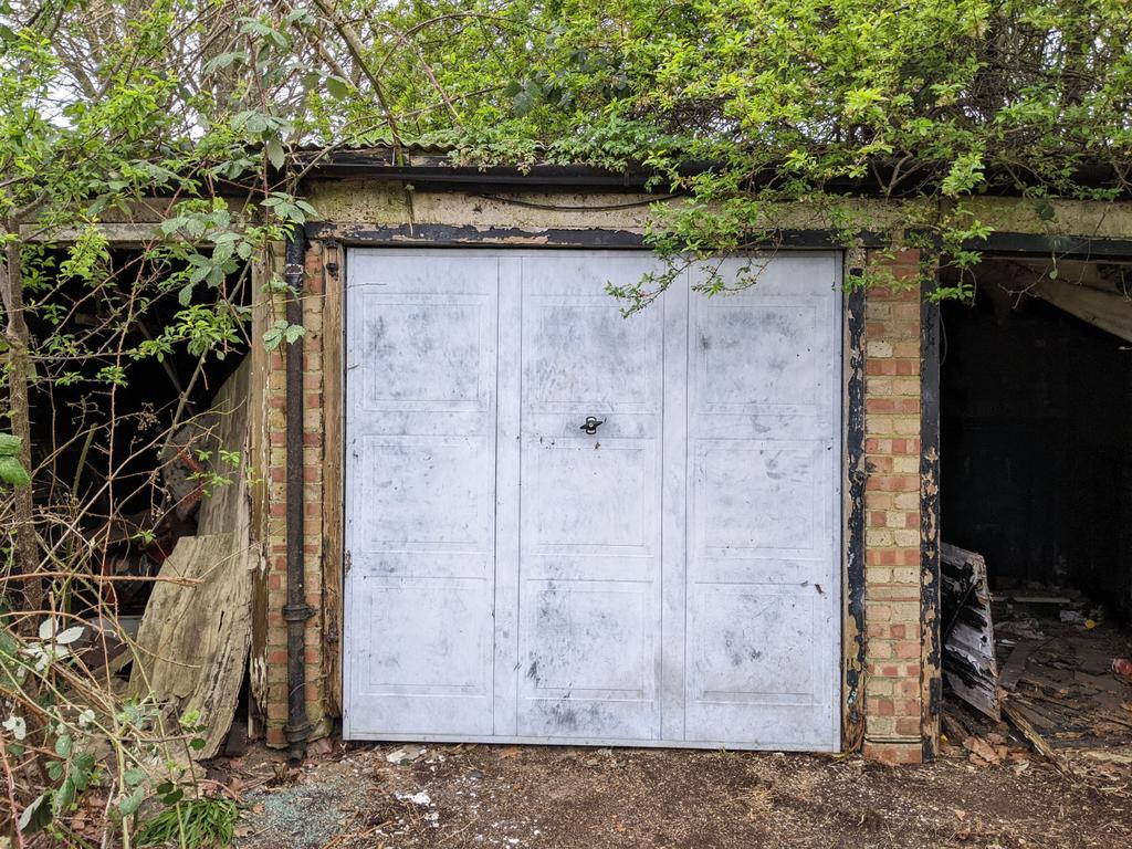 Garage Rear of Cliffview Road, Lewisham Garage £1