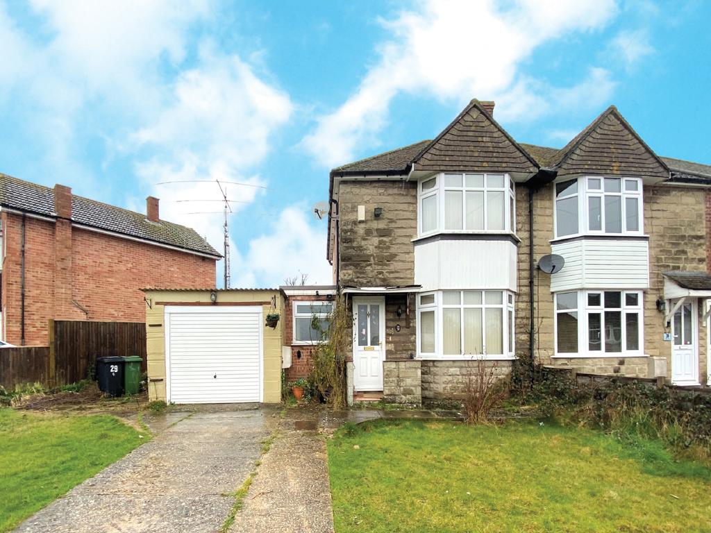 29 Roman Way, Thatcham, Berkshire 3 bed house £120,000