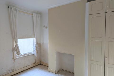 27 Lenham Road, Thornton Heath, CR7 8QT