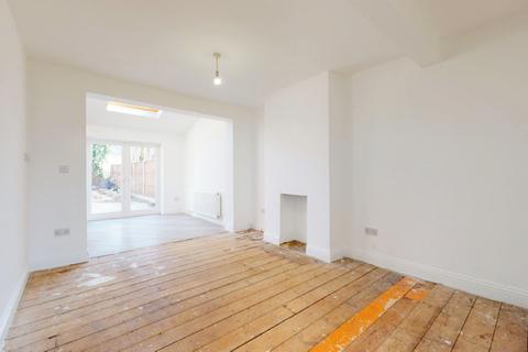 68 Warwick Road, Walthamstow, London, E17 5NP
