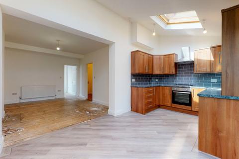 68 Warwick Road, Walthamstow, London, E17 5NP