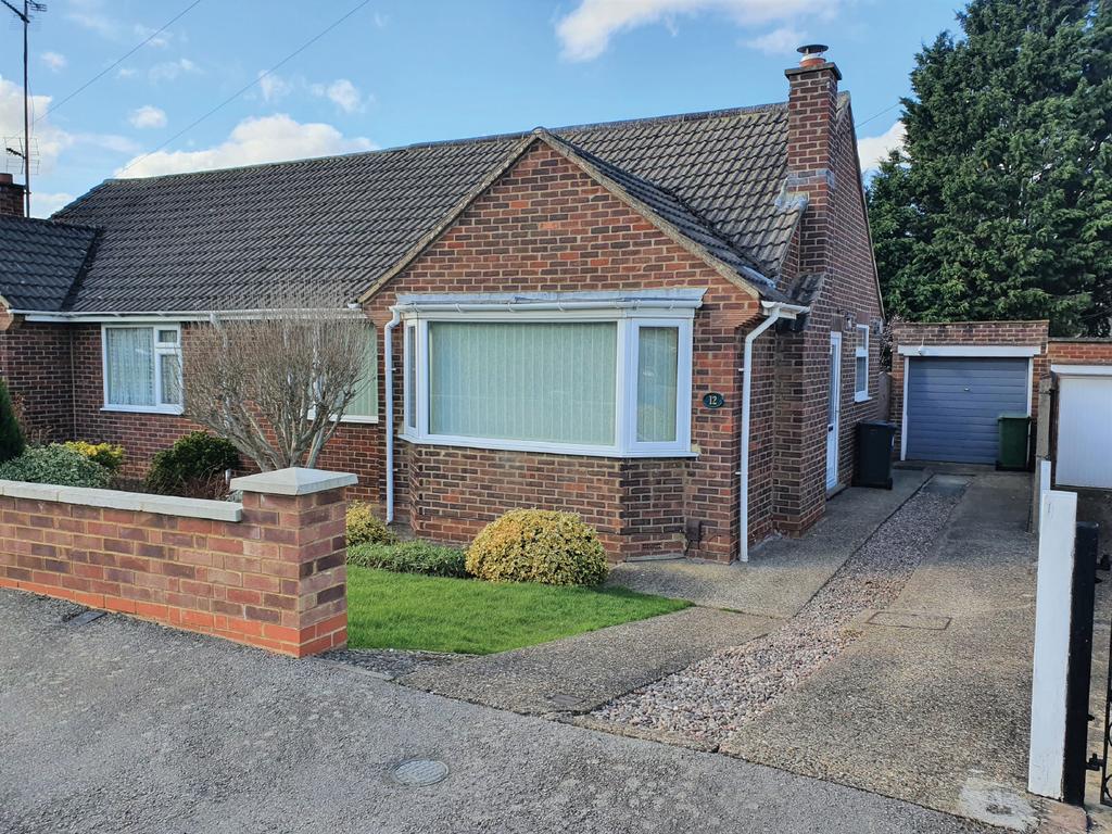 12 Campbell Road, Wellingborough... 3 bed semidetached bungalow £160,000