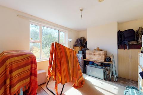 21 Walton Way, London, W3 0AW