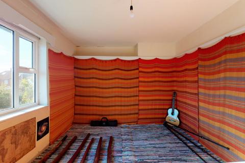 21 Walton Way, London, W3 0AW