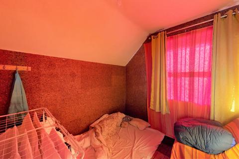 21 Walton Way, London, W3 0AW