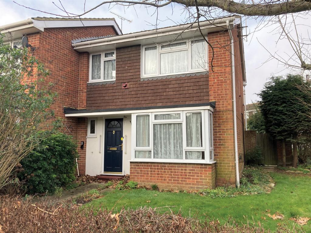 19 Radcot Close, Maidenhead, Berkshire 3 bed end of terrace house £275,000
