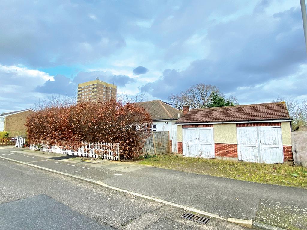 42 Keats Avenue, Romford, Essex 4 bed detached bungalow £500,000