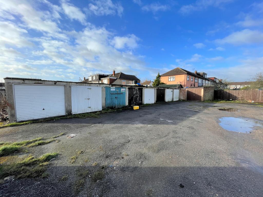 Nine LockUp Garages, Isis Drive, Upminster, Essex Garage £50,000