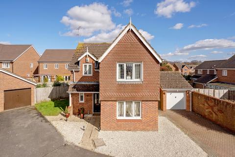 De Burgh Gardens, Tadworth, KT20