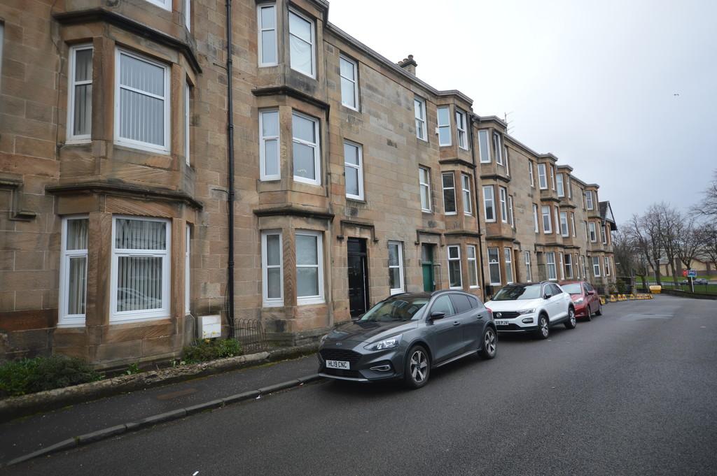 Williamson Avenue, Dumbarton G82 AE 2 bed ground floor flat £105,000